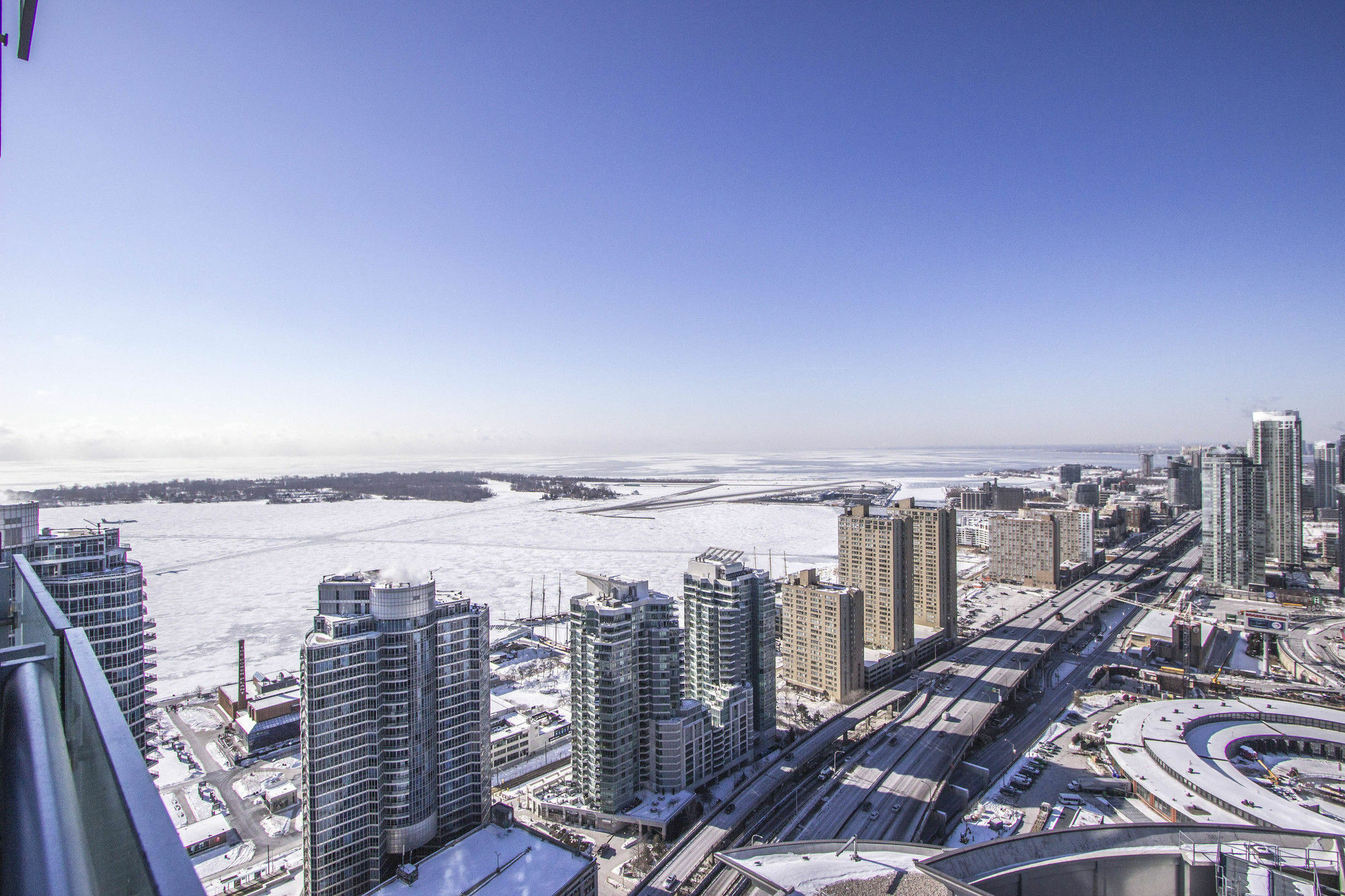 Ice - Lake And City View Toronto Exterior photo